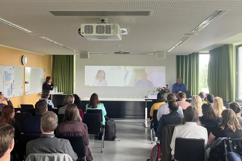 Prof. Dr. Katharina Lüftl bei ihrem Vortrag per Zoom