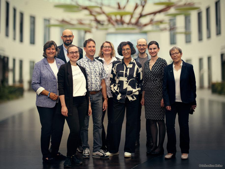 v. l.: Sabine Berninger, Martin Dichter, Lina Gürtler, Stefan Werner (Vizepräsident), Andrea Uhlmann, Vera Lux (Präsidentin), Johannes Wünscher, Elizabeth Tollenaere (Vizepräsidentin), Andrea Kiefer, Foto: Sebastian Heise