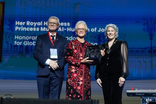 Mircea Timofte (Rumänien), Prinzessin Muna Al Hussein von Jordanien und Pamela Cipriano (v.l.).