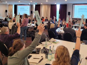 Vera Lux als Präsidentin im Amt bestätigt