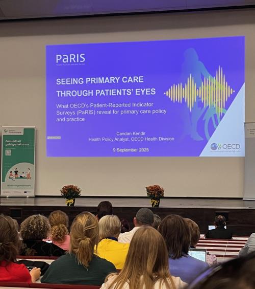 Der Kongress bot eine Mischung aus wissenschaftlichen Impulsen – wie hier etwa internationale Daten zur Patient:innenzufriedenheit in der Primärversorgung – und praktischen Erfahrungsberichten.