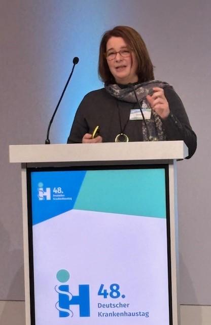 ... und Elena Zarges über die Arbeit von Community Health Nurses im ländlichen Raum.