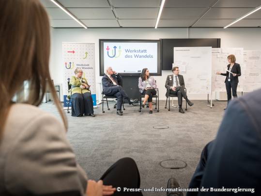 Bundespräsident Frank-Walter Steinmeier bei der Präsentation der Ergebnisse des Werkstattgespräch