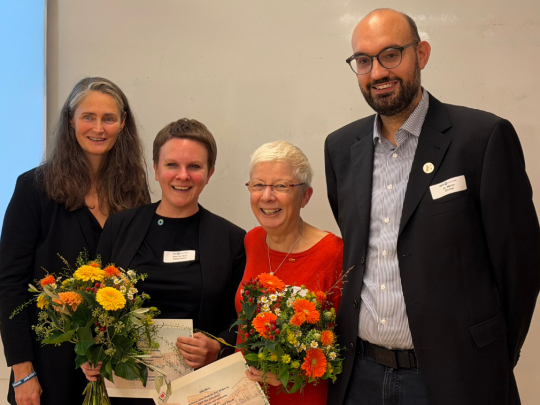 Swantje Seismann Petersen (li.) und Martin Dichter (re.) haben die beiden langjährigen Mitstreiterinnen Nina Fleischmann (2.v.l.) und Petra Giannis (2.v.r.) verabschiedet.