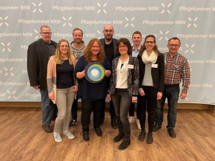 Die DBfK-Fraktion in der Pflegekammer NRW (v.l.n.r.): Andreas Braselmann (✝), Marleen Schönbeck, Daniel Richter, Sonja Wolf, Martin Dichter, Marlies Henschel-Kassing, Kevin Galuszka, Leah Dörr, Remigius Ratzki